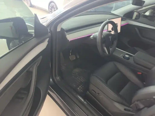 Tesla Model Y — Фото автомобиля 11