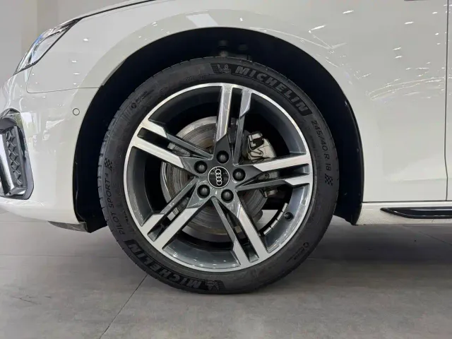 Audi A4L — Фото автомобиля 5