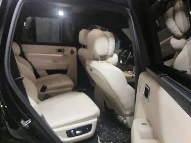 Li Auto L8 — Фото автомобиля 11