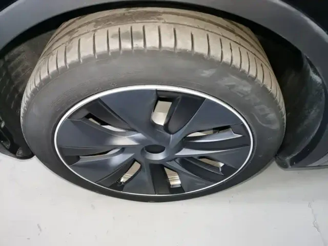 Tesla Model Y — Фото автомобиля 22