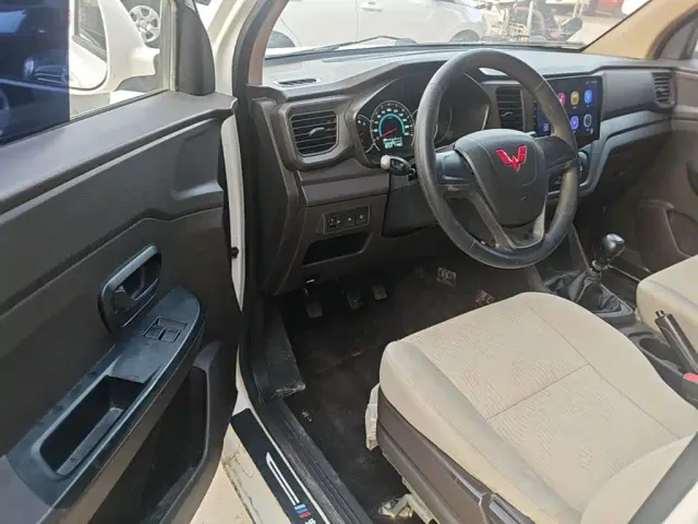Wuling Hongguang V — Фото автомобиля 15