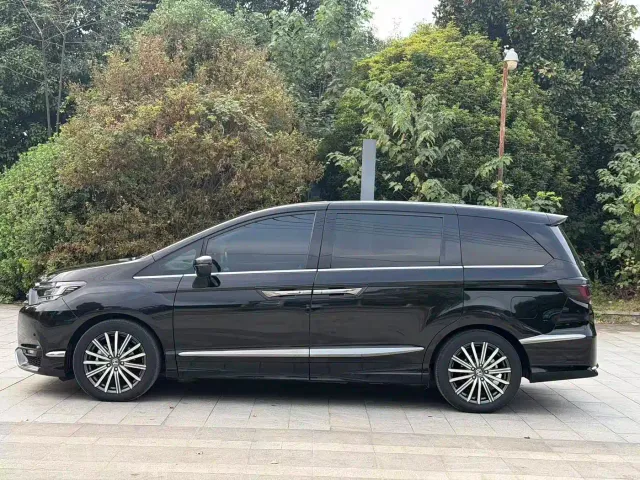Honda Elysion — Фото автомобиля 5