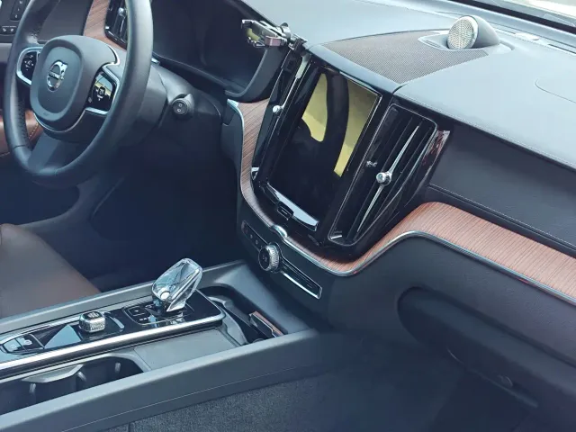 Volvo XC60 — Фото автомобиля 19