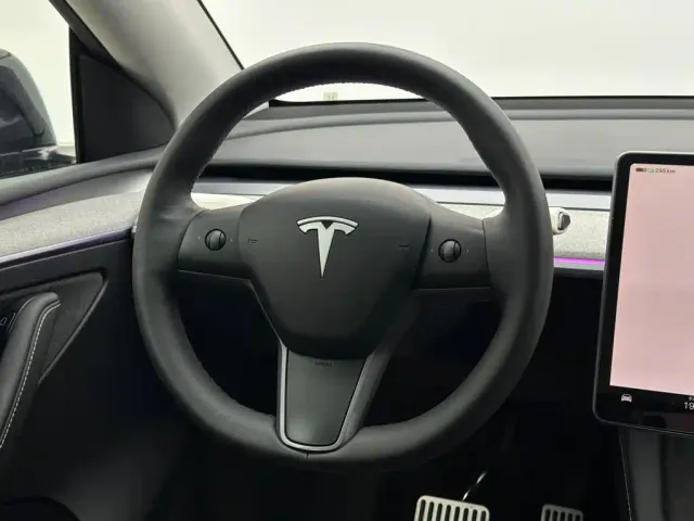 Tesla Model Y — Фото автомобиля 12