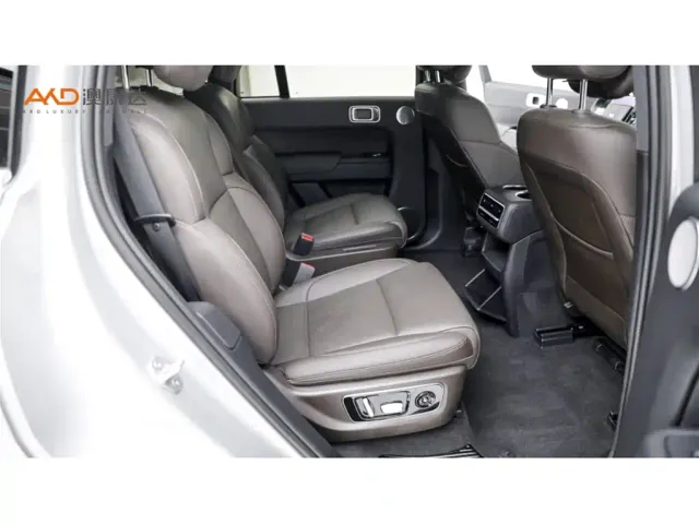 Li Auto L8 — Фото автомобиля 8