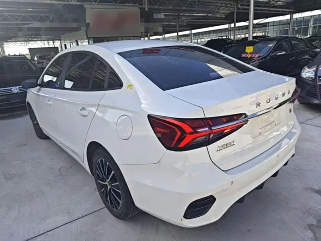 Roewe i5 — Фото автомобиля 4