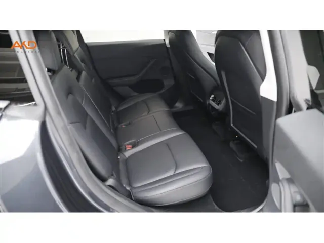 Tesla Model Y — Фото автомобиля 8