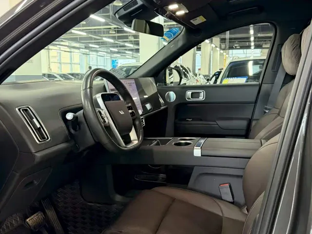 Li Auto L8 — Фото автомобиля 4