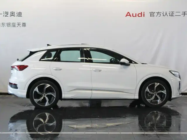 Audi Q4 e-tron — Фото автомобиля 4