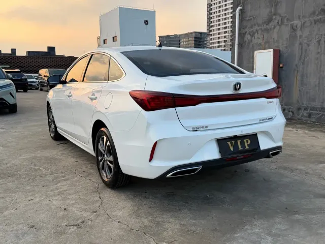 Changan Eado — Фото автомобиля 18