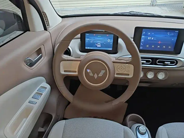 Wuling Hongguang Mini EV — Фото автомобиля 10