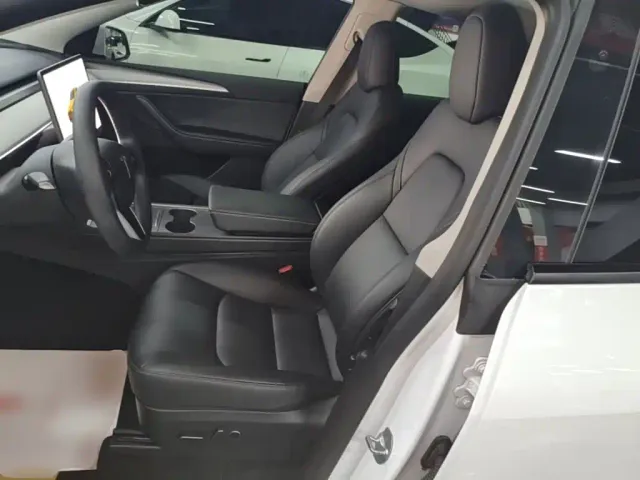 Tesla Model Y — Фото автомобиля 14