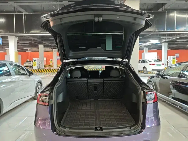 Tesla Model Y — Фото автомобиля 18