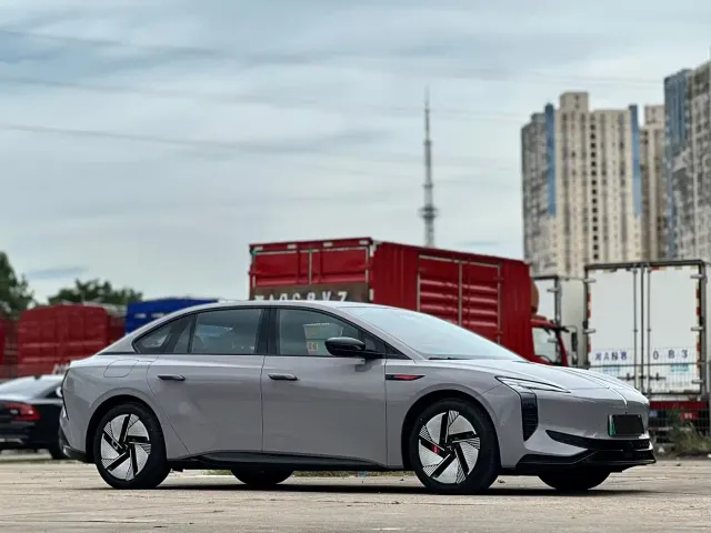 Hongqi EH7 — Фото автомобиля 3