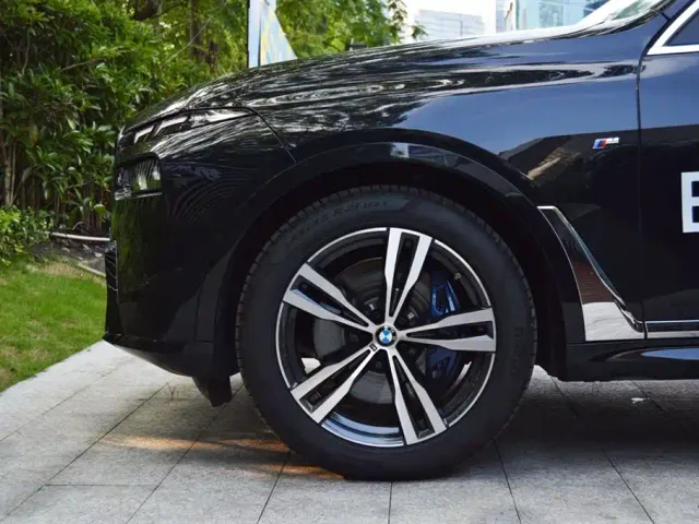 BMW X7 — Фото автомобиля 3
