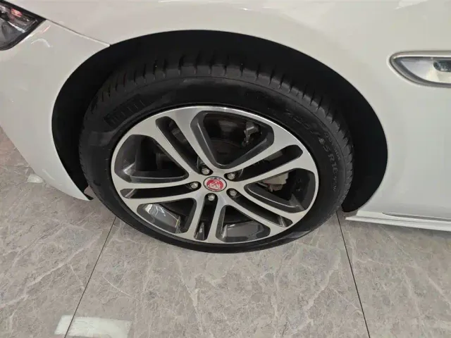 Jaguar XEL — Фото автомобиля 24