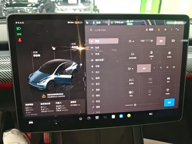 Tesla Model Y — Фото автомобиля 12