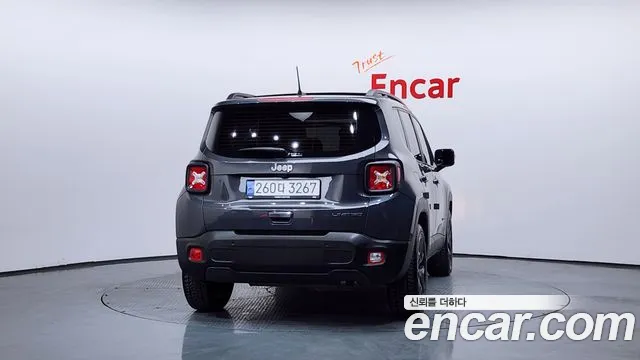 Jeep Renegade — Фото автомобиля 4