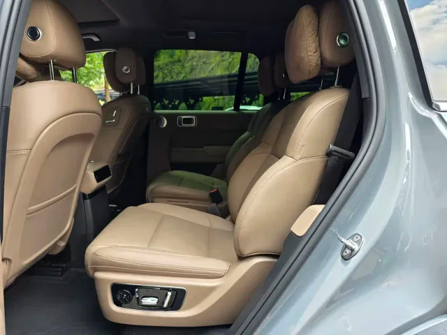 Li Auto L8 — Фото автомобиля 10