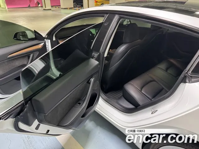Tesla Model 3 — Фото автомобиля 14