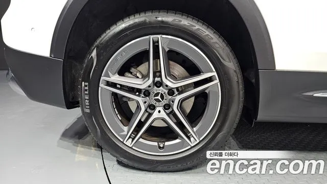 Mercedes-Benz GLB-Class — Фото автомобиля 5