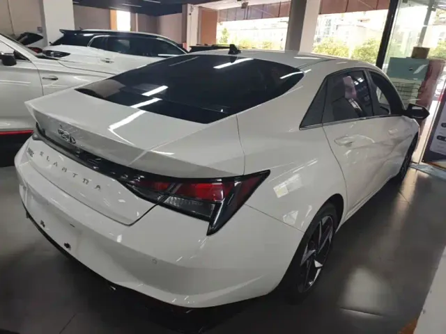 Hyundai Elantra — Фото автомобиля 6