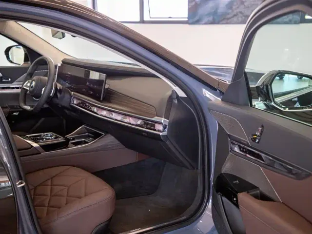 BMW 7 Series — Фото автомобиля 21