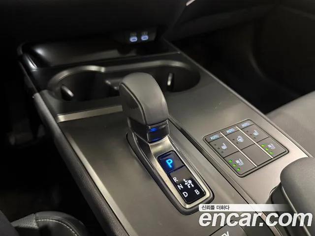 Lexus UX UX300h — Фото автомобиля 9