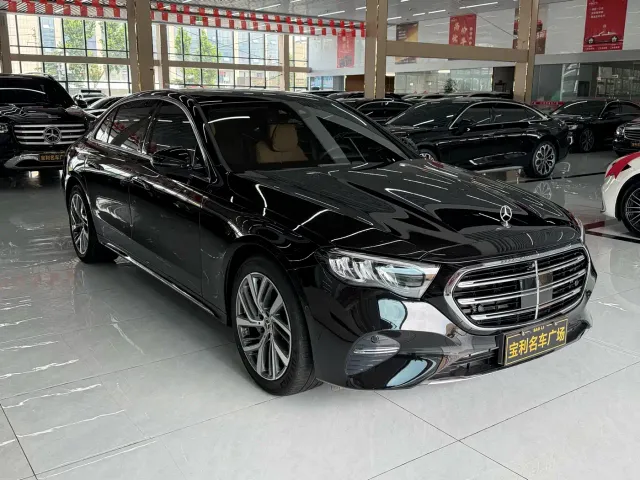 Mercedes-Benz E-Class — Фото автомобиля 3