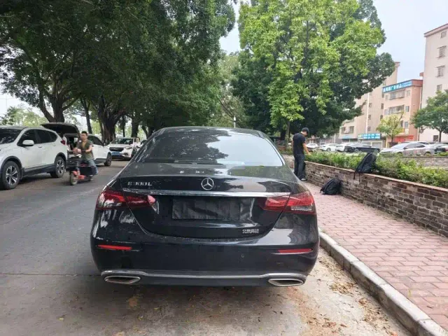 Mercedes-Benz E-Class — Фото автомобиля 4