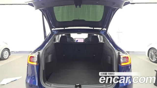 Tesla Model Y — Фото автомобиля 26
