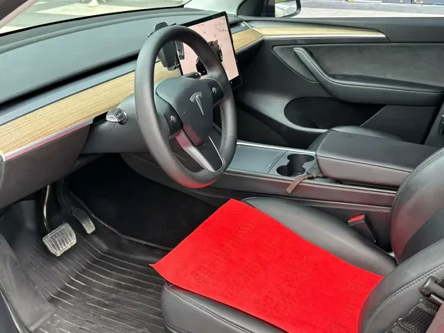 Tesla Model Y — Фото автомобиля 5