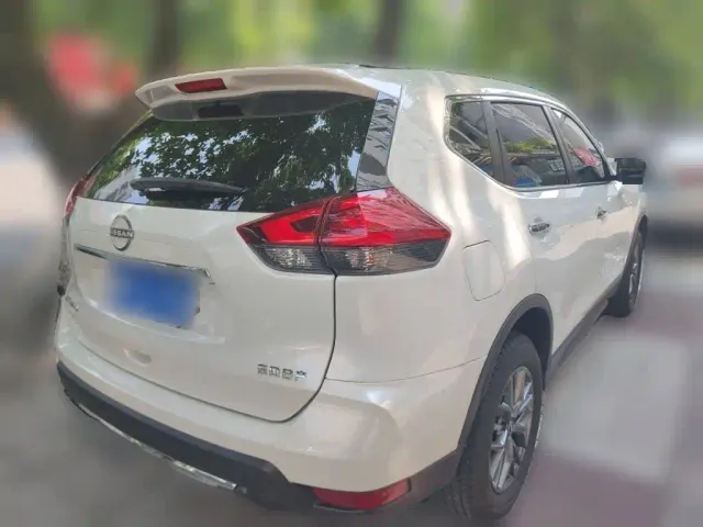 Nissan X-Trail — Фото автомобиля 4