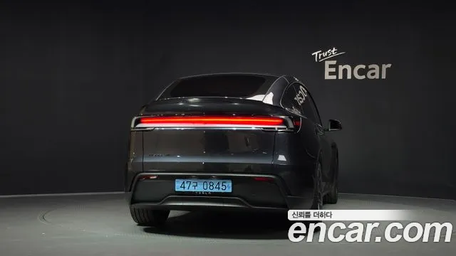 Tesla Model Y — Фото автомобиля 2