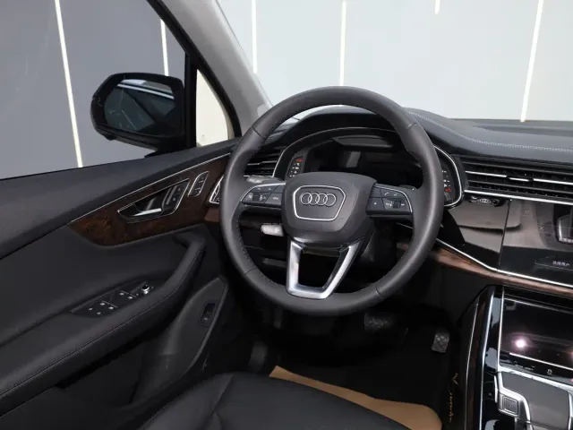 Audi Q7 — Фото автомобиля 13