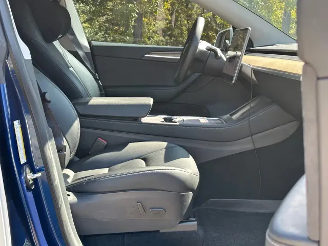 Tesla Model Y — Фото автомобиля 7
