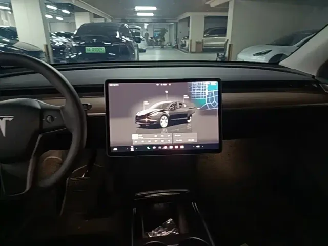 Tesla Model Y — Фото автомобиля 12
