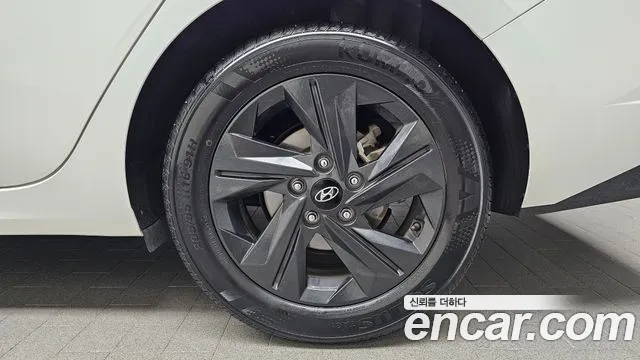Hyundai AVANTE Avante (CN7) — Фото автомобиля 21
