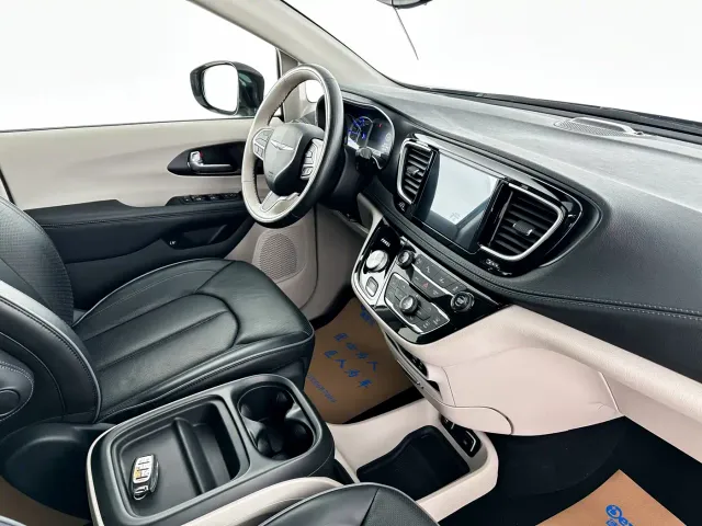 Chrysler Grand Caravan PHEV — Фото автомобиля 14
