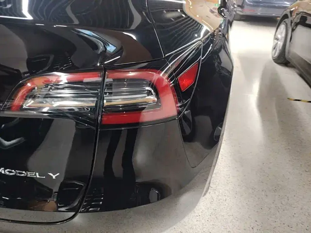 Tesla Model Y — Фото автомобиля 23