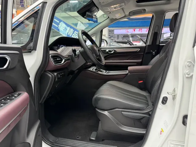 GAC Trumpchi M6 — Фото автомобиля 12