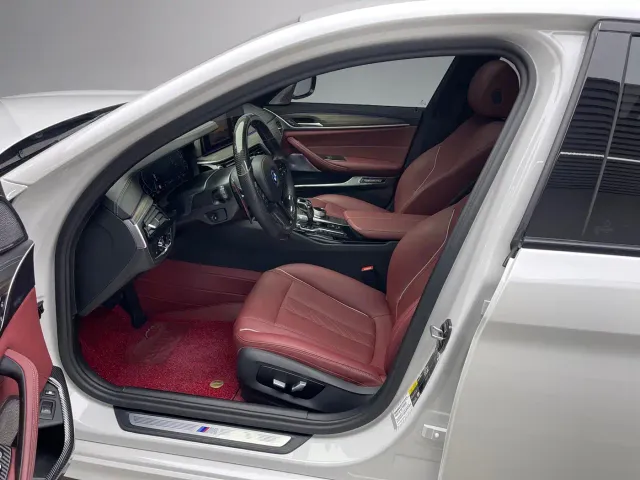BMW 5 Series — Фото автомобиля 16
