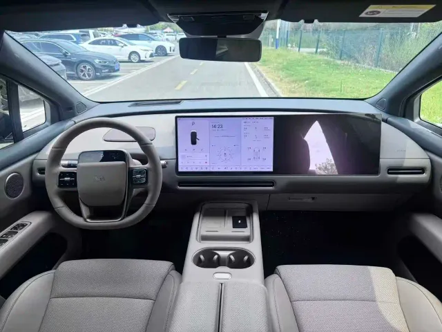 Li Auto i6 — Фото автомобиля 8