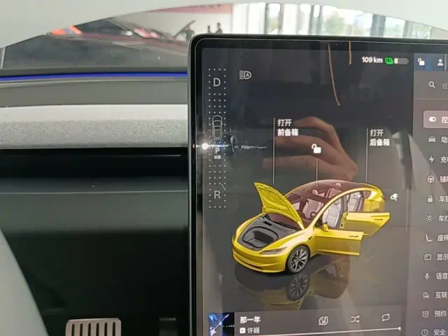 Tesla Model 3 — Фото автомобиля 13