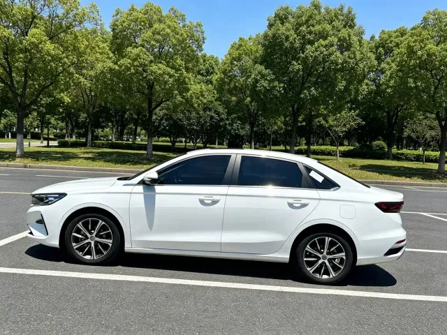 Geely Emgrand — Фото автомобиля 3