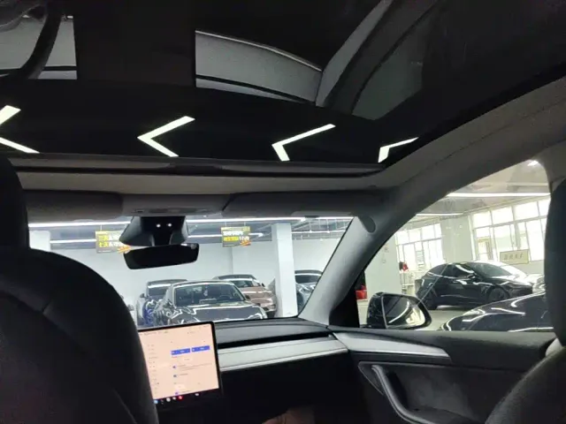 Tesla Model Y — Фото автомобиля 13