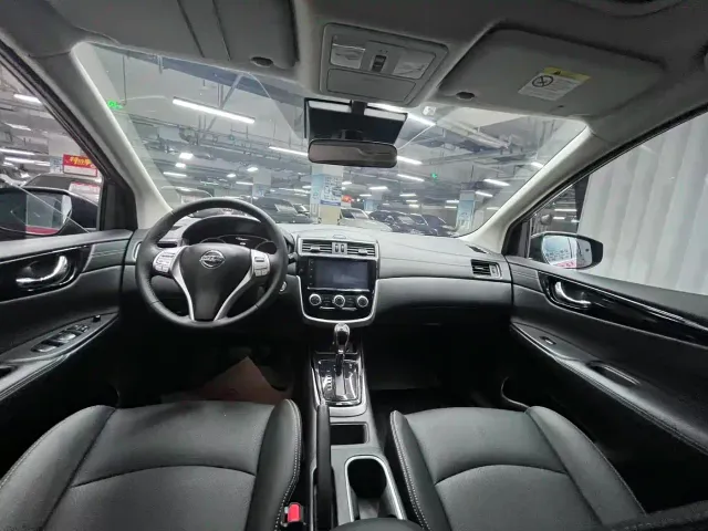 Nissan Tiida — Фото автомобиля 7