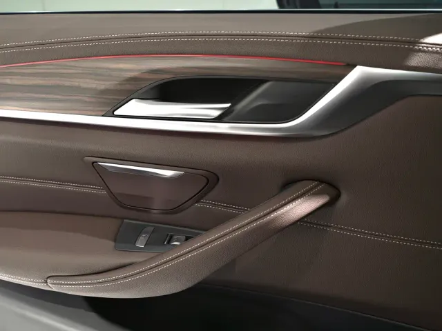 BMW 5 Series — Фото автомобиля 16