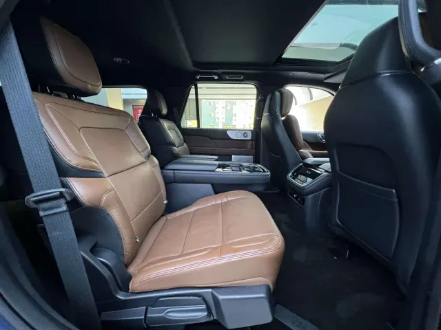 Lincoln Navigator — Фото автомобиля 9