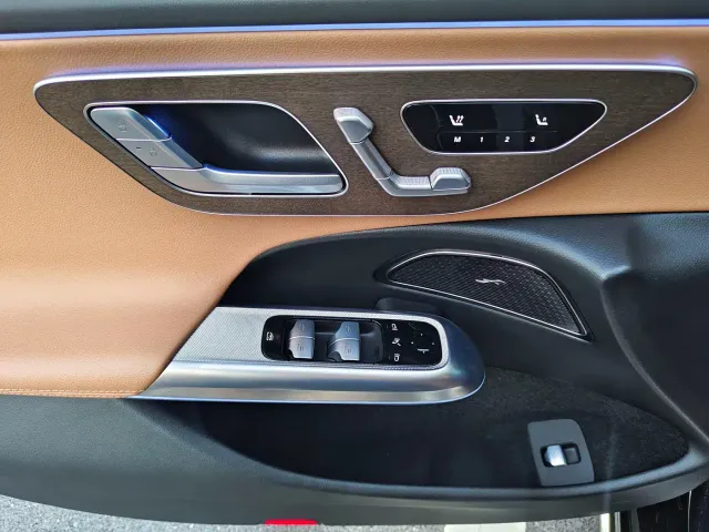 Mercedes-Benz E-Class — Фото автомобиля 17